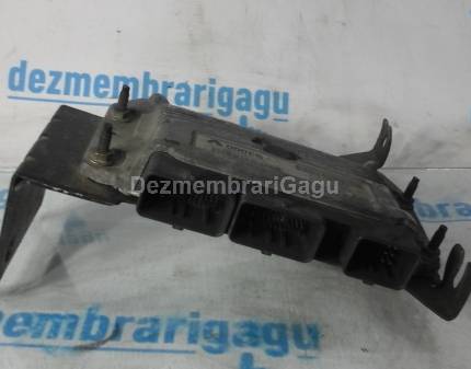 Calculator motor ecm ecu Renault Megane Ii (2002-), 1.6 Benzina, 83 KW, caroserie Hatchback