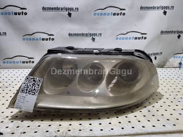 Vand far stanga VOLKSWAGEN PASSAT / 3B3 - 3B6 (2000-2005) din dezmembrari